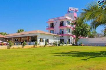酒店 Pinnk Lake Resort And Bar