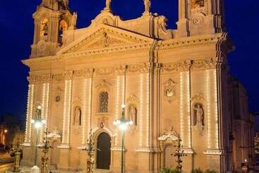 هتل The Village Boutique And Spa