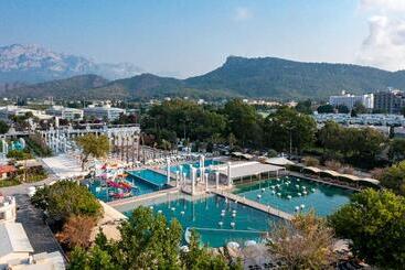 בית מלון כפרי Miarosa Kemer Beach