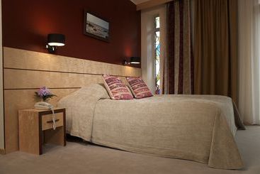 Royal Square Hotel & Suites
