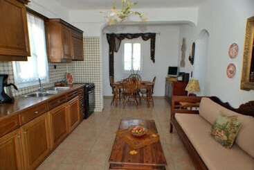 בית מלון כפרי Pension Moschoula