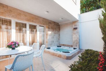 هتل Sun City Arcadia Apartments