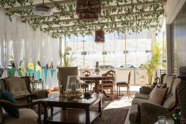 アパートホテル Instyle Residences At Infiniti Blu