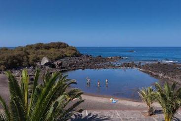 Apartamentos Charco Del Conde