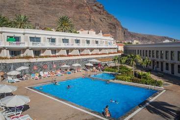 Apartamentos Charco Del Conde