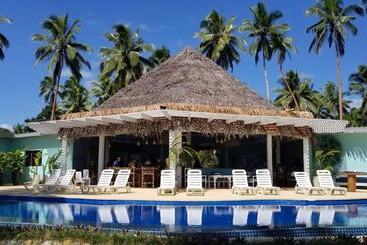 هتل Mango Bay Resort