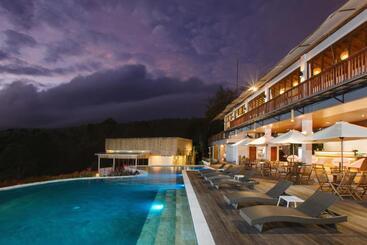 Giriwood Hotel & Villa