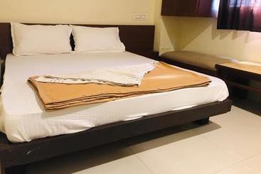 هتل Staymaker Bright Palace Residency