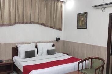 Отель Corporate Inn