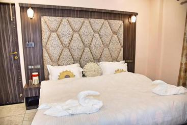 فندق Fab Riverdale