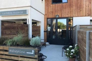 Отель Hôtel La Petite Auberge