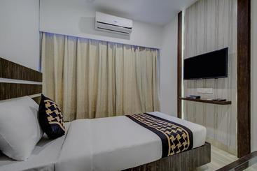 בית מלון כפרי Oyo 78245 Collection O  Crown Inn