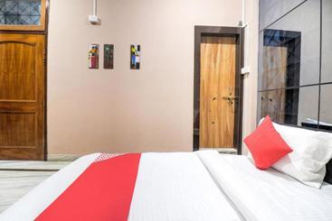 ホテル Oyo 78411 The Luxury Living