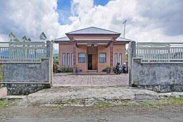 酒店 Oyo 90242 Villa & Guest House Panput