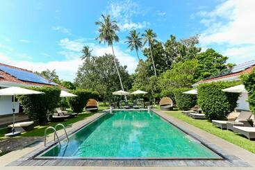 בית מלון כפרי Swanee Grand