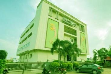 בית מלון כפרי Vaishnavi Residency Srikalahasti