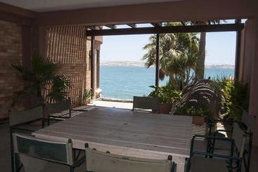 پانسیون Shark Island Airbnb