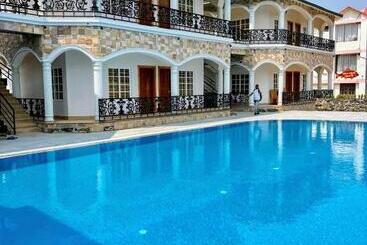 בית מלון כפרי Dip Holidays