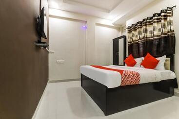 هتل Oyo 77286 Shridhar Service Apartment