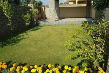 پانسیون Alpha Guest House