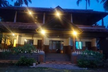 膳宿费 Ambadi S Villa