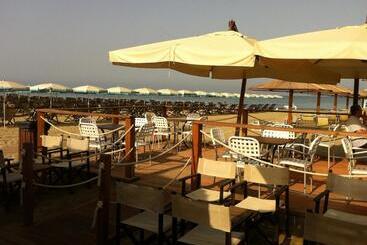 هتل آپارتمان Oasi Del Mare