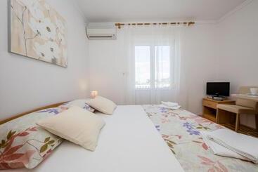 ペンション Apartments Ljubica Banjol