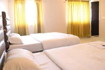 هتل Ckm Town Inn