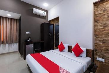 בית מלון כפרי Oyo 77185 Sri Balaji Residency