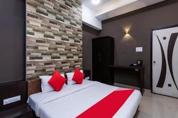 בית מלון כפרי Oyo 77185 Sri Balaji Residency