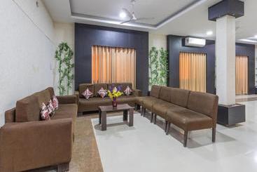 בית מלון כפרי Oyo 77185 Sri Balaji Residency