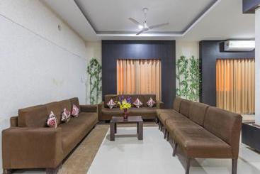 בית מלון כפרי Oyo 77185 Sri Balaji Residency