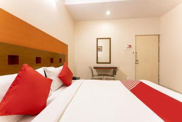 בית מלון כפרי Oyo 77185 Sri Balaji Residency