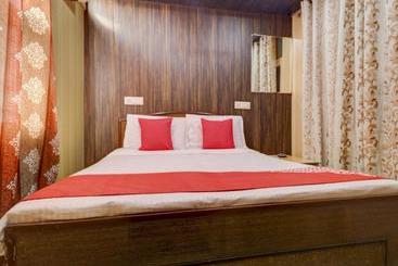 فندق Oyo 77454 Prince Palace