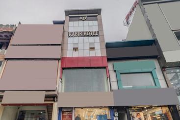 ホテル Oyo 77562  Kabir