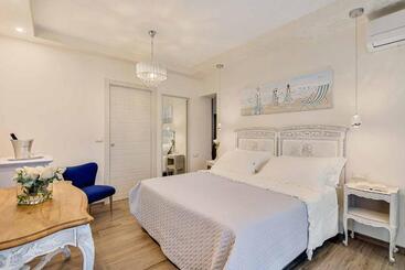 پانسیون Luxury Dreams