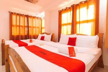 Reddoorz Plus @ Jollydays Hotel Nueva Ecija