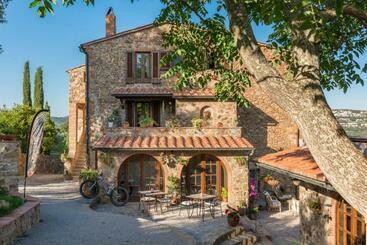 هتل Agriturismo Schiaccia Ghiande