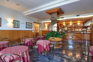 فندق Benacus Torri Del Benaco