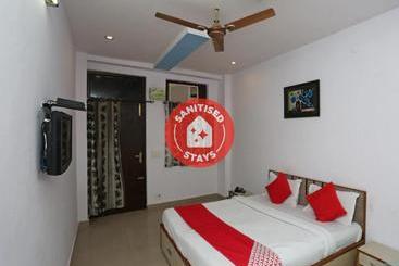 Hotel Oyo 37817  Paradise