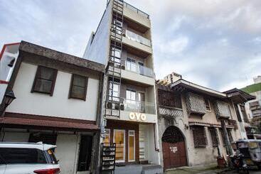 ホテル Oyo 605 The Quarters