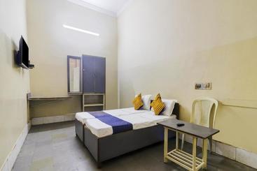 ホテル O Bhavani Rest Rooms