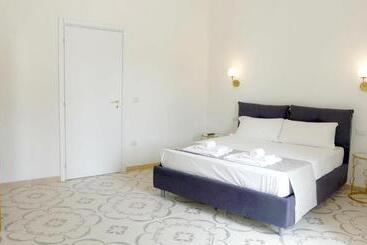 펜션 Naro Suites And Rooms