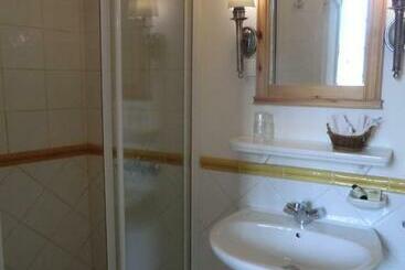 민박 Chateau De Fontblachère