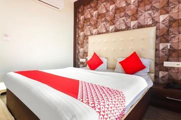 호텔 Oyo 69763 Hisar Inn