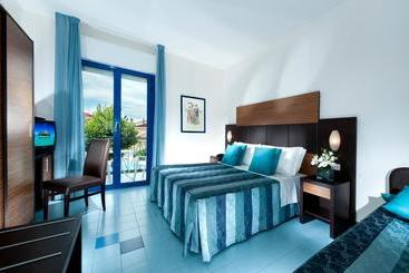 هتل Paris Resort