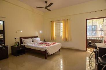 Hotel Woodside Residency