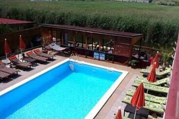 פנסיון Omega Mamaia Nord