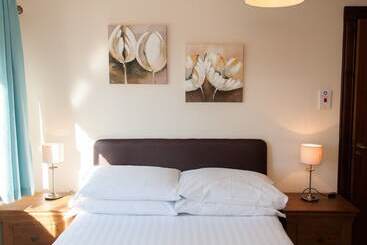 فندق Alban And Abbey House