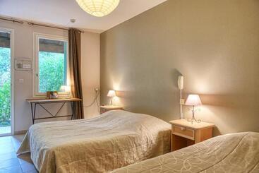 هتل Au Saint Roch   Hôtel Et Jardin